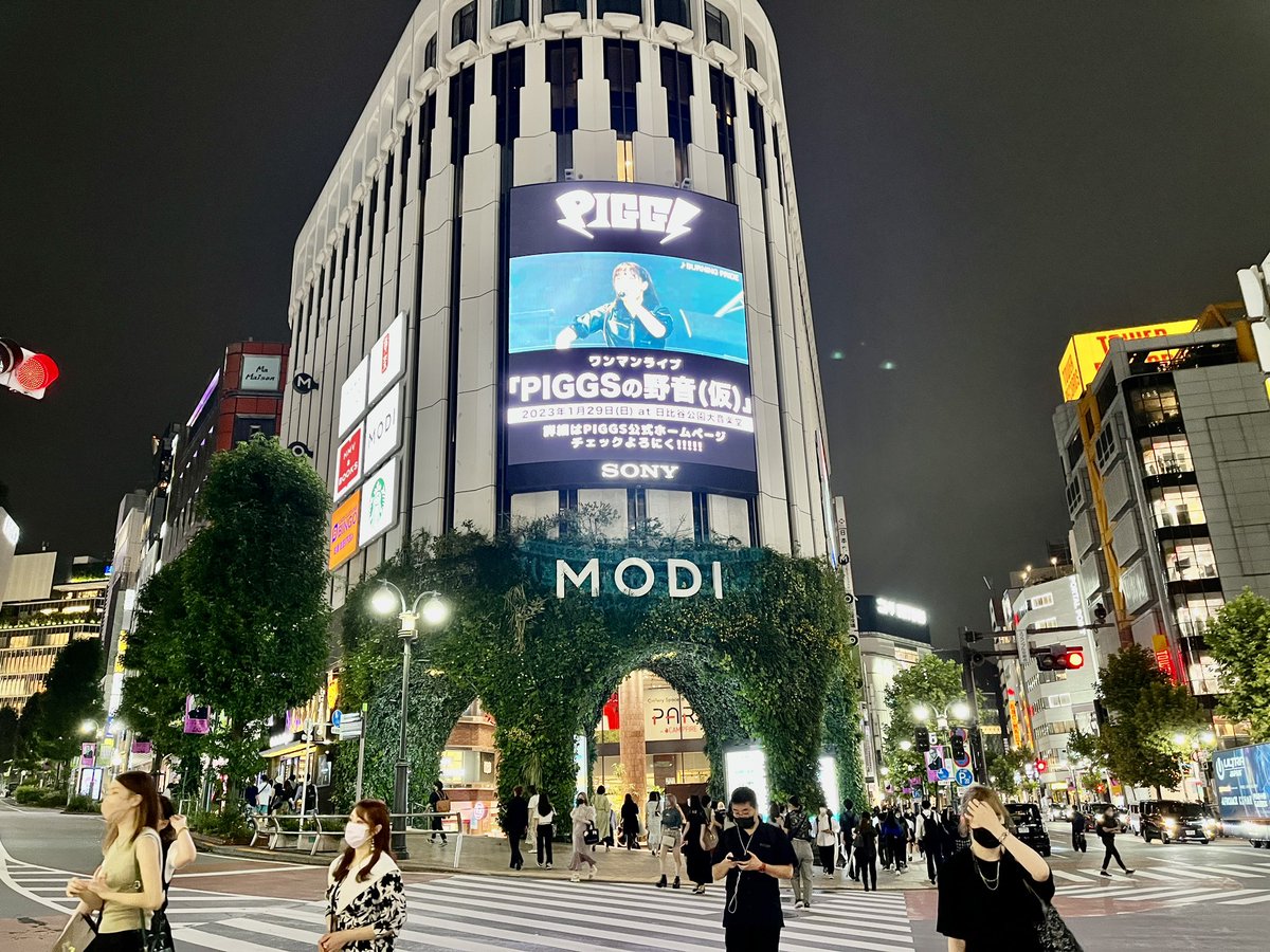 chado_horii's tweet photo. 明日8月26日〜10月10日まで東京アニメセンター渋谷で開催される『ODD EXHIBITION (オッドタクシーエキシビジョン)』のプレオープンに行って色々楽しませて貰ってきた🚕✨
サインも展示用に書かせて頂いて購入した関口スタンプ押してきた🐻‍❄️
渋谷のハチ公口出て右手に歩いたMODIの2Fにあるよ🌟
#オッド展 https://t.co/WuqjTKwAeI