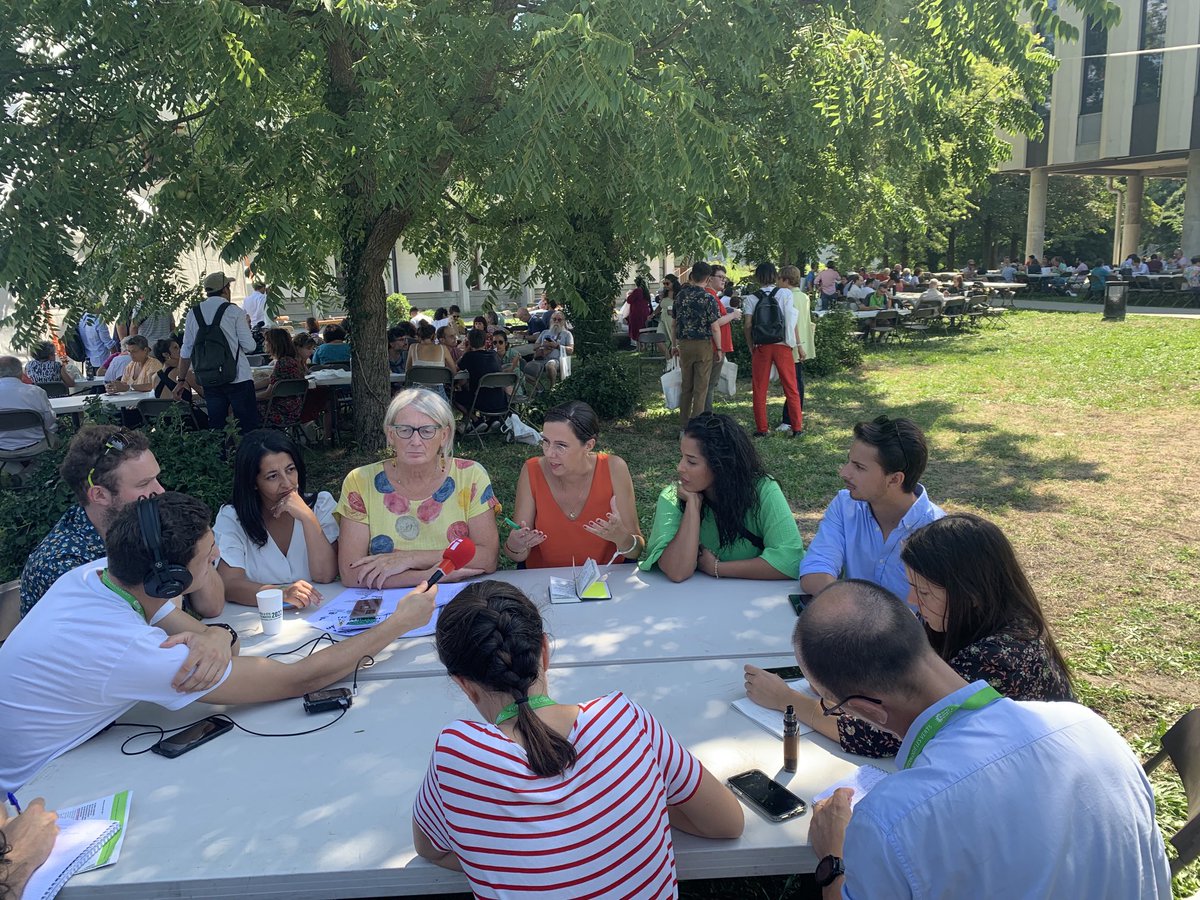 RachelSavP's tweet photo. Hélène Hardy, Claire Desmarres, Karima Delli et Naiga Stefel réunies pour présenter à la presse la dynamique qui portera au congrès EELV l’ambition d’un grand parti d’écologie populaire. #LeLien #JDE2022. Le texte à lire ici 👉 https://t.co/bBo2UAExfK https://t.co/xwv7W3Amfk