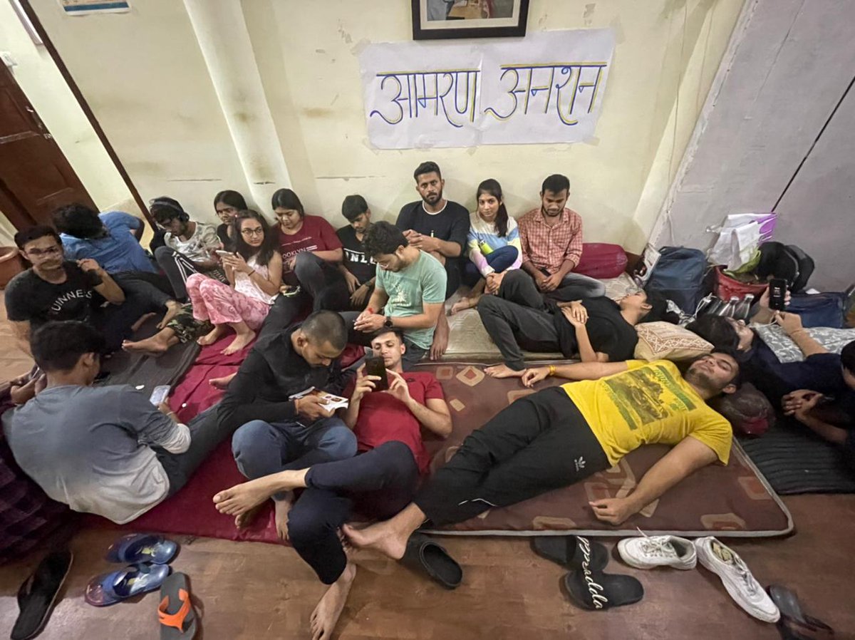 divvyannshuu's tweet photo. Protest Day -9
Indefinite Hunger Strike Day-2
It's the second day of indefinite hunger strike and 16 more students have joined.
Hail Student Unity!!
#dnlu_protest #untilvcresign #vcdown https://t.co/77YbVTQTwu