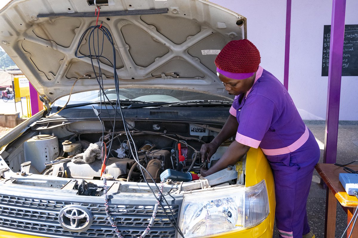 DrivingPrestige's tweet photo. Community is everything to us as a school and at our Kumbuzi branch launch we partnered with @mtnug to train young girls with driving and vehicle diagnosis skills.

We pledge to continue equipping our communities with skills they can use.

#PrestigeDrivingSchool #MTNsmartgirls https://t.co/mWmiL2nsaQ