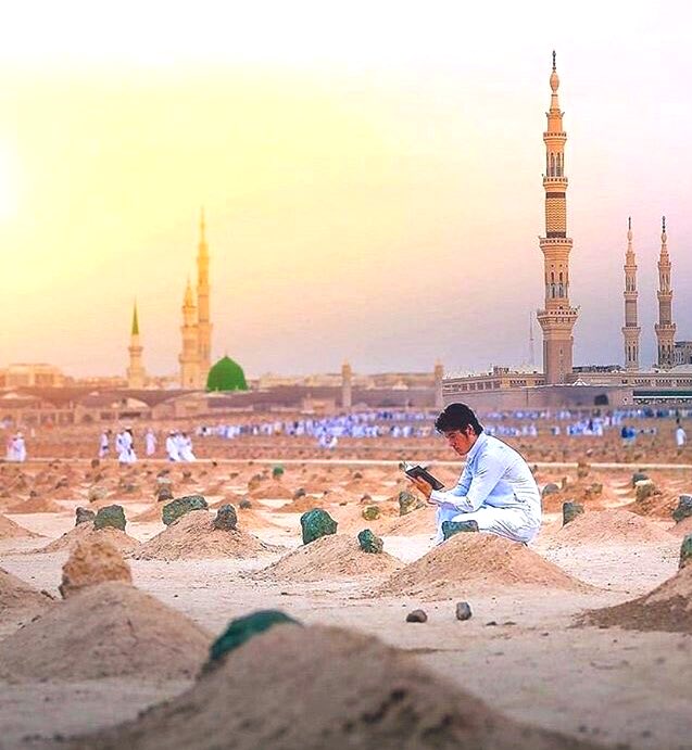 sayid__machmoed's tweet photo. Hikmah Dimakamkannya Rasulullah ﷺ Di Kota Madinah Al Munawwarah 

﷽

Apa hikmah dari dimakamkannya Rasulullah ﷺ di Kota Madinah padahal ada yang mengatakan "Sungguh setiap orang akan dimakamkan di tempat (tanah) yang ia diciptakan darinya", sedangkan jasad Rasulullah ﷺ https://t.co/CgwMzpZyo8