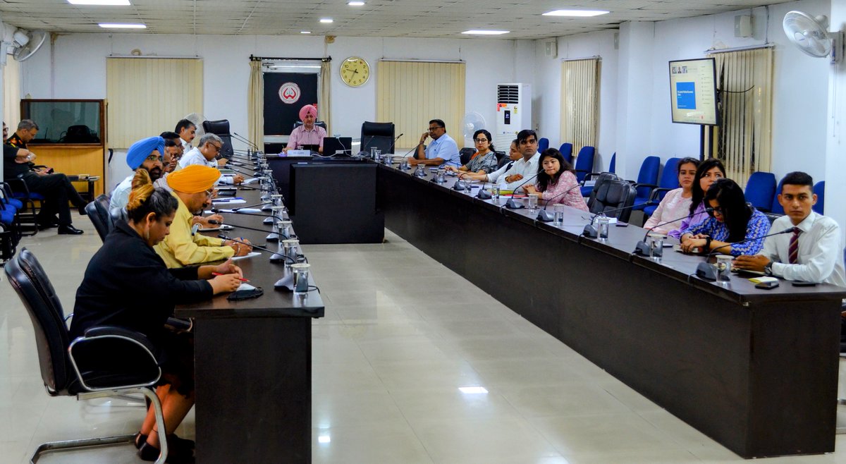 OfficialCLAWSIN's tweet photo. A #seminar on "SRI LANKA’S POLITICAL-ECONOMIC CRISIS" by Mr. Asanga Abeyagoonasekera (@AsangaAbey ),was organized on 25 August 2022.

#SriLankaCrisis #SriLankaEconomicCrisis #SriLankaProtests 
@adgpi @SSIFS_MEA @DrSJaishankar
@IN_HQSNC @IaSouthern @artrac_ia https://t.co/b4ywFtSVRw
