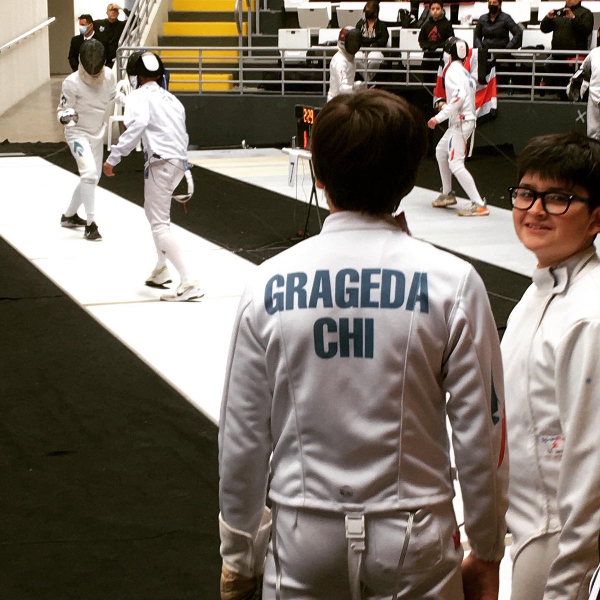 caterinbravo's tweet photo. “Panamericano Infantil Lima 2022” Primera jornada con mis alumnos del @ClubManquehue 
Primeros viajes internacionales y primeros touchés Panamericanos. 🗡 Tremenda experiencia en un escenario grandioso! @Chilesgrima @TeamChile_COCH @MindepChile @INDChileOficial #vamoschile 🇨🇱 🤺 https://t.co/FNhFbJtLnP