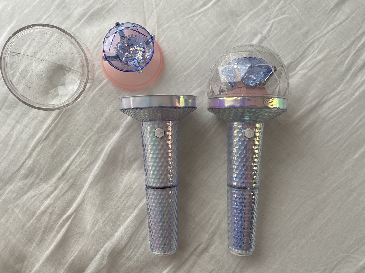 ho5oi_woo's tweet photo. SEVENTEEN OFFICIAL LIGHTSTICK 2
🚨偽物の特徴
・電池ホルダーが白
・ドーム部分が分解できない
・ドーム内にもスパンコールが入っている
・付属シールのスペルがSEVRNTEEN😤
・アプリのBluetooth接続では点灯するが、ライブ会場では接続できなかった
#CARAT棒 https://t.co/OfnHs7MWeH
