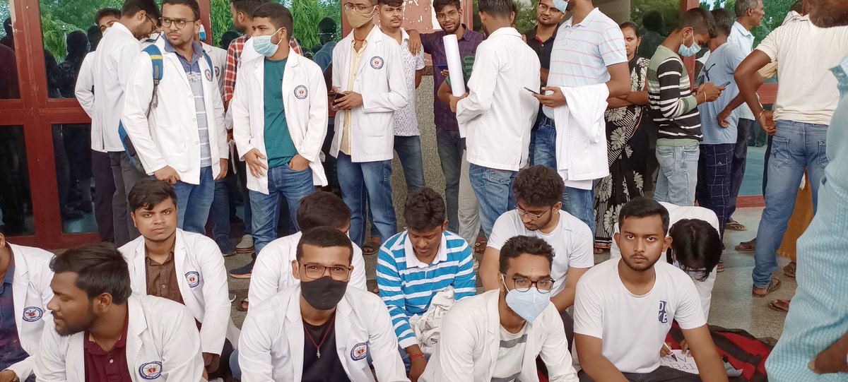 md_arshad_reza's tweet photo. We the interns of Bihar are working at a meagre stipend of 500rs/day 
#raise_bihar_mbbs_intern_stipend

@yadavtejashwi @officecmbihar @BiharHealthDept @SHSBihar @PratyayaIAS @NitishKumar @ravishndtv @TOIPatna https://t.co/a0saQCgZcO https://t.co/WEEzLaoU1I