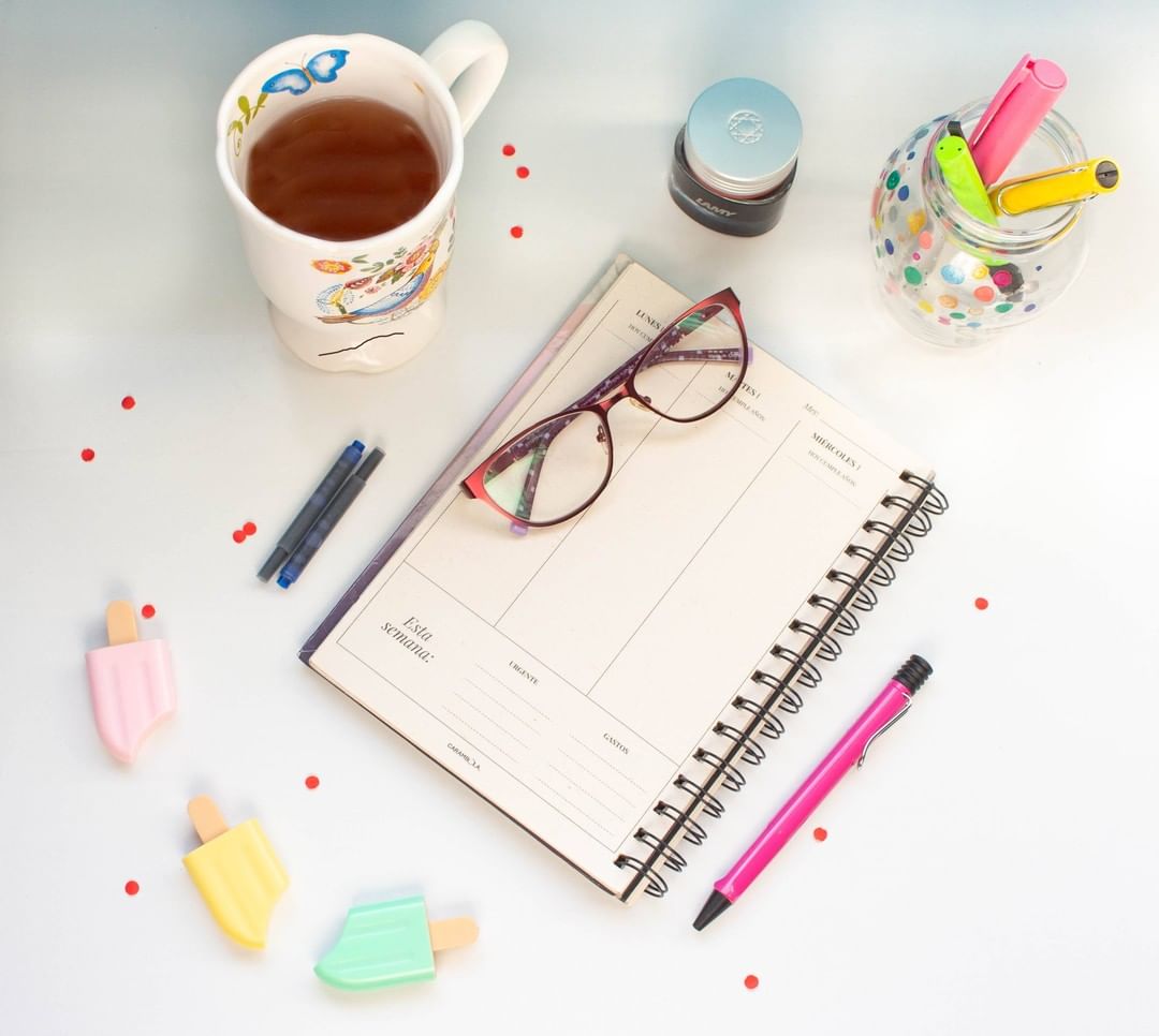 LAMY_Romania's tweet photo. #LAMY safari are o ergonomie ideală, este ușor să scrii cu el și datorită materialelor de calitate💎, are o durată de viață mare 🕰️. Numai vorbim de culorile cu care vine.

Descopera mai multe pe site!🔎 https://t.co/sBQSqzgcVs https://t.co/qNKviGDQH6