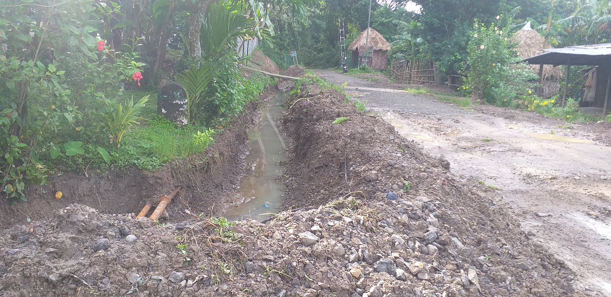 er_mitun's tweet photo. #ThankFull2
#APWDKalaraTeam
On request from #GPRamNagarTeam , the concerned J.E Madam(APWD Kalighat) & all staffs , cleared raod side drainage for avoiding water logging at road, As temporary measure for rainy season.
#GPRAMNAGARUpdates
@EngineersAPWD
@DC_NMAndaman
@NorthAndaman https://t.co/i8yl5rzDbb