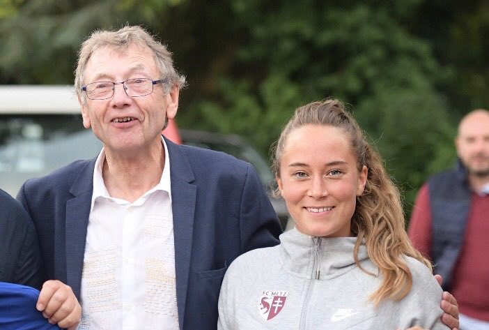 WomenDu's tweet photo. Nous souhaitons un joyeux anniversaire à notre marraine historique: @CLorgere 🎂🎉🎁🎊
Merci pour ta confiance et bonne saison au @FCNantes 
@WomenDu @FFF @D1Arkema @footofeminin @LGEF_officiel https://t.co/e8lTyoxYZ5