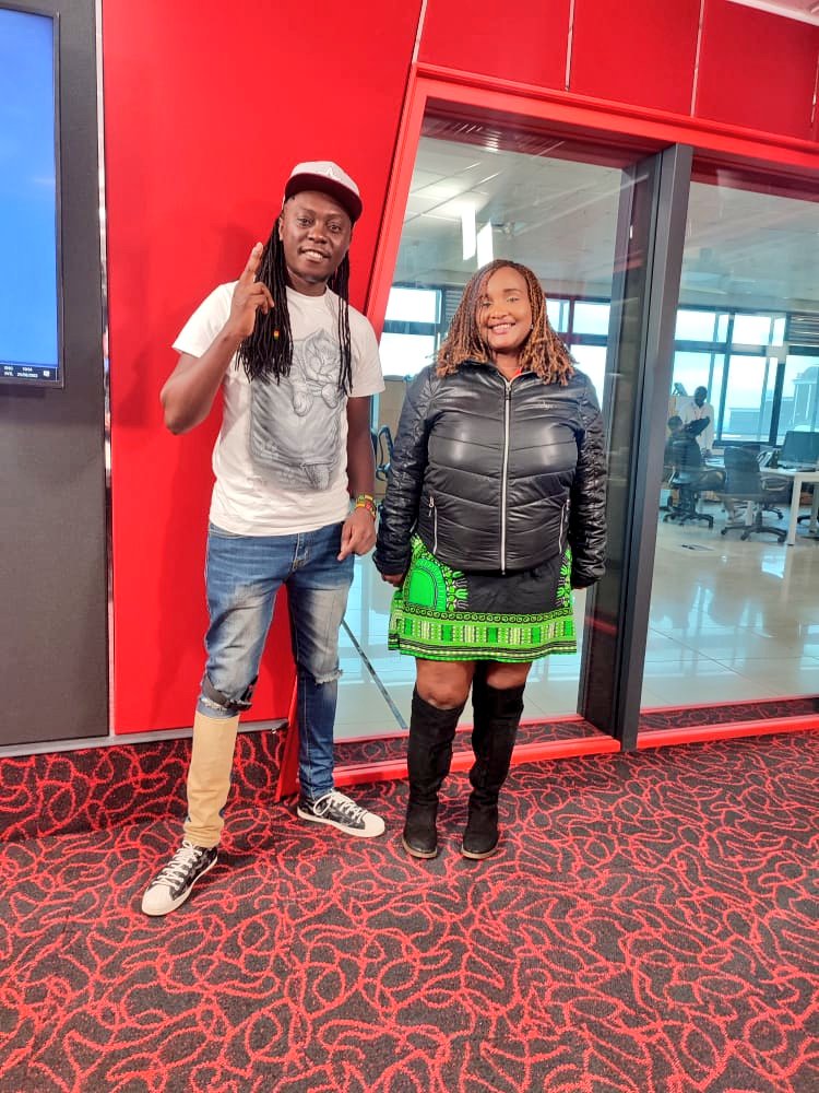 Guess who is back inna di yard🤩🤩
<a href="/Browngalnessa/">browngal a gal nessa</a> ako ndaaani alongside <a href="/deejaypatiz/">DEEJAY PATIZ</a> .
Show moto inakwom! Uko locked wapi?
#Vybeayard