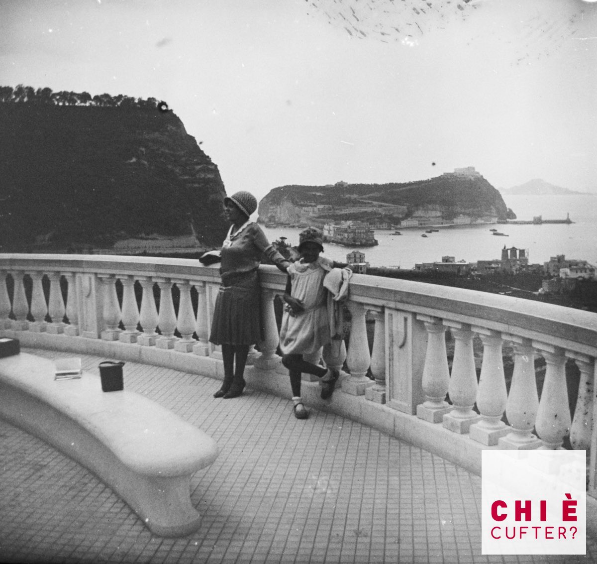 whoiscufter's tweet photo. “Uno dei luoghi di #Napoli a cui sono più legato, il belvedere in discesa #Coroglio con #Nisida sullo sfondo.
Quanti ricordi il giorno di questa foto, ricordi cari che conservo. Mi piacerebbe assai rivederlo oggi, qualcuno ha qualche foto attuale da mostrarmi?” #whoiscufter https://t.co/URzPwLVtsd