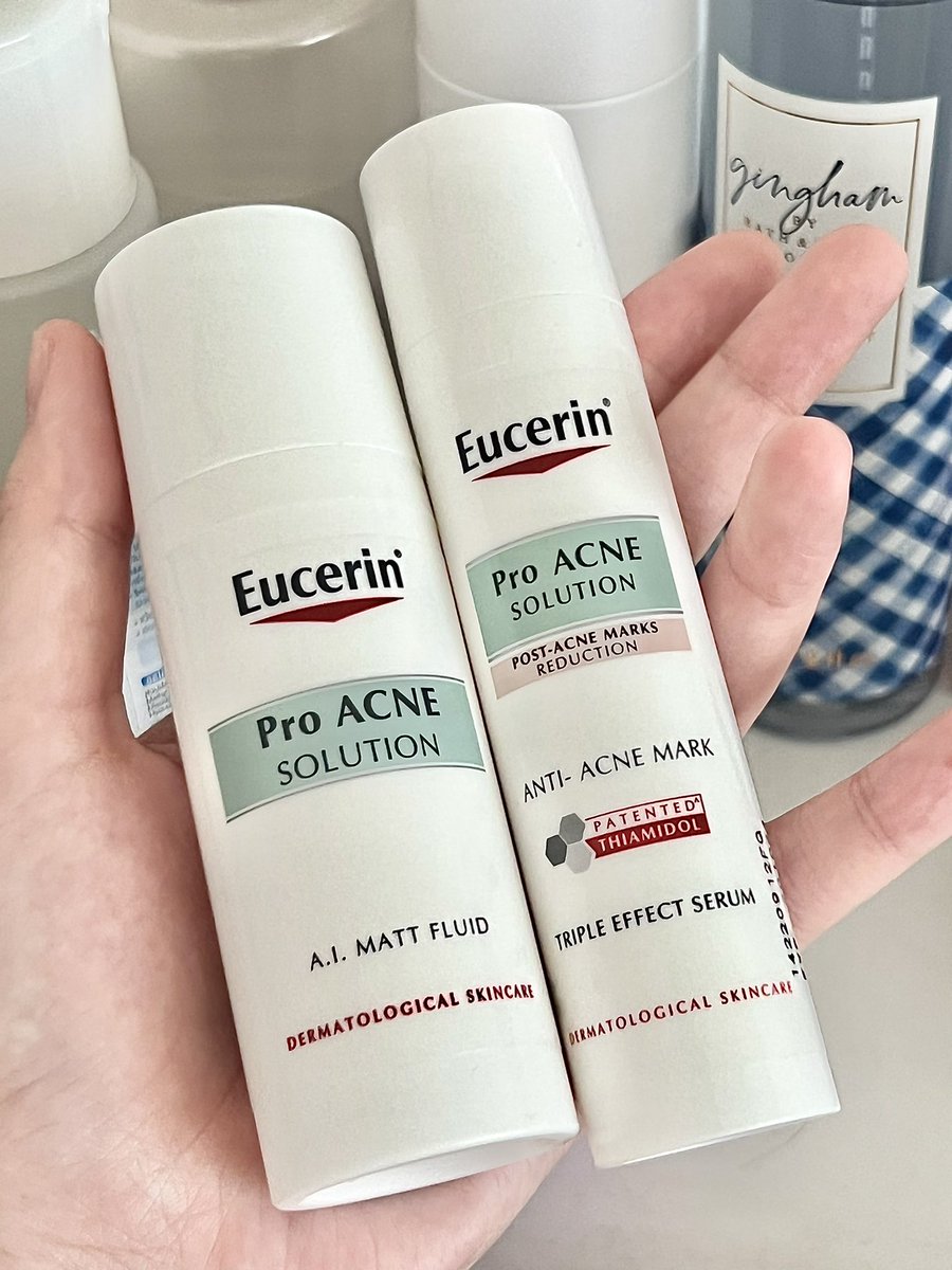 FKYz_'s tweet photo. ไปสอย 2 ตัวนี้ของยูเซอ���ินมา ดีมากกกก A.I. Matt Fluid ครีมลดสิว กับ Anti acne mark เซรั่มลดรอยสิว สิวชอบบุกตรงคางช่วงกำลังจะมีปจด รอยสิวก็เยอะมาก ตั้งแต่ทา 2 ตัวนี้คือสิวอักเสบยุบไว สิวอุดตันลดลง ไม่ค่อยขึ้นใหม่แล้ว รอยสิวก็จางลงมากๆๆ 🥹 #ใช้เองรีวิวเอง https://t.co/vrIUaqY2Um