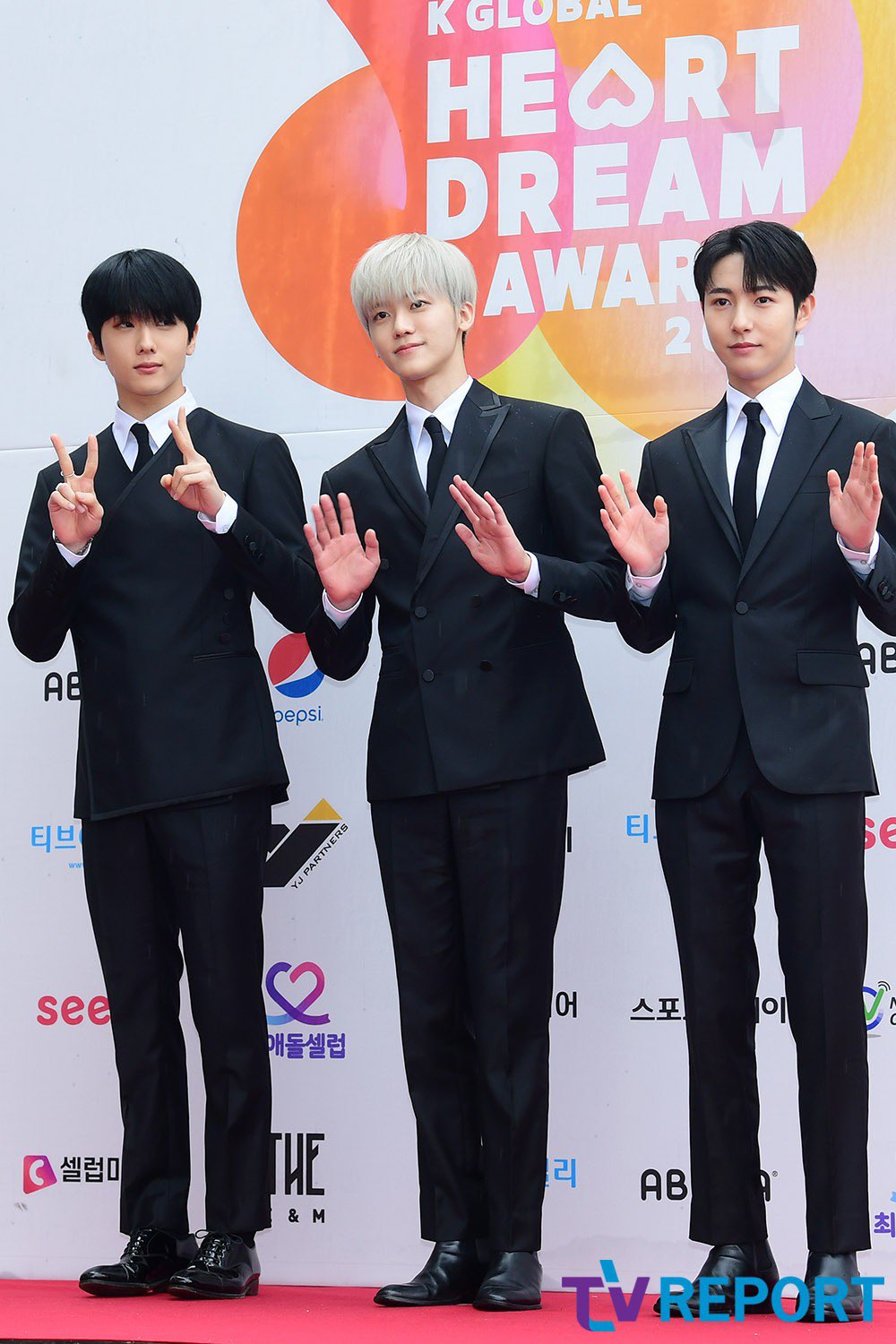 Fa_fGZPagAI1P9A?format=jpg&name=large