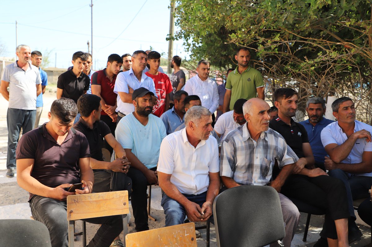 NeftcalaRayonIH's tweet photo. Neftçala Rayon İcra Hakimiyyəti başçısının rayonun yaşayış məntəqələrindəki sayca 23-cü vətəndaşların səyyar qəbulu Yeniqışlaq və Haqverdili kəndlərində keçirilib.
⠀ https://t.co/2c2RbftFaj