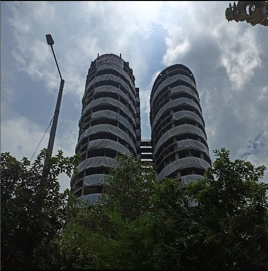 noidabuzz_'s tweet photo. The infamous twins of Noida"

#pictureoftheday #twintowerofnoida #supertech #demolition #noida #atsvillage #rwa #viralpost https://t.co/VwXaOu4BcM