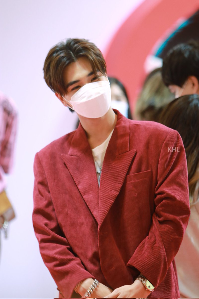 KonHlangLens's tweet photo. เจอกันแล้วค้าบบบบบบ @perthppe 
#shiseidoxOhmNanonPerth
#KDPPE 
#PerthTanapon https://t.co/3mPmzFv8zL
