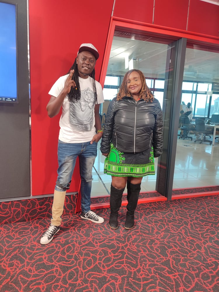 #vybeayard wozza! ndio ku rudi ndakas na ma jetlag kibao, kuja tukule kiapo asapa <a href="/VybezRadioKE/">Vybez Radio</a> tuko na <a href="/deejaypatiz/">DEEJAY PATIZ</a>  and it feels good to be back nimekuja na ma goodies kuja tuzi nyam