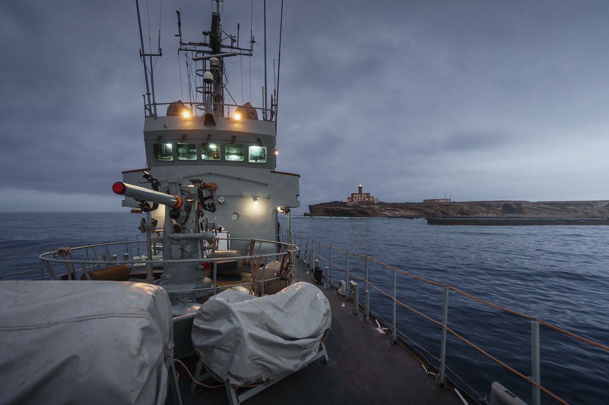Armada_esp's tweet photo. El patrullero #P22Tagomago realizó ayer el relevo de personal del destacamento permanente que la Armada mantiene en la #IslaDeAlborán.

#SomosLaArmada🇪🇸⚓️
#DefendemosEspañaEnYDesdeLaMar https://t.co/C0V1gQ1wpp