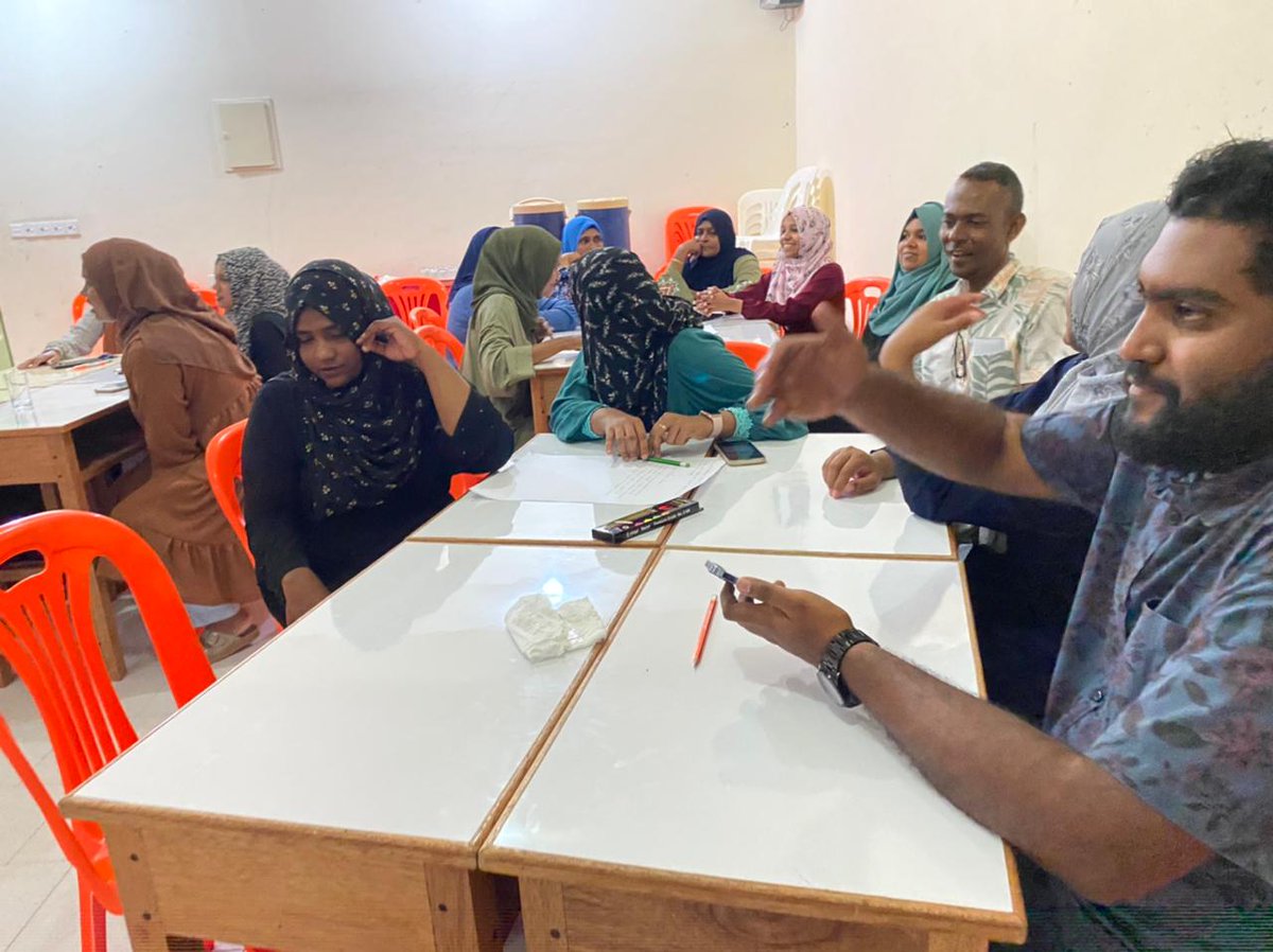 MaldivesFamilyF's tweet photo. Youth ge ehy ga k maafushi council aa wdc aa gulhigen "mintheege thaafthu kurun nahthaalun" awareness 
#maafushi #session https://t.co/jJ6Y3WUQpA