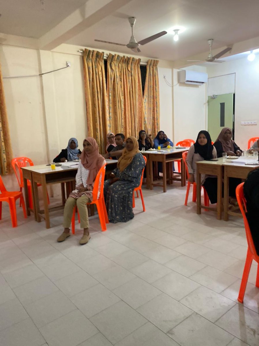 MaldivesFamilyF's tweet photo. Youth ge ehy ga k maafushi council aa wdc aa gulhigen "mintheege thaafthu kurun nahthaalun" awareness 
#maafushi #session https://t.co/jJ6Y3WUQpA