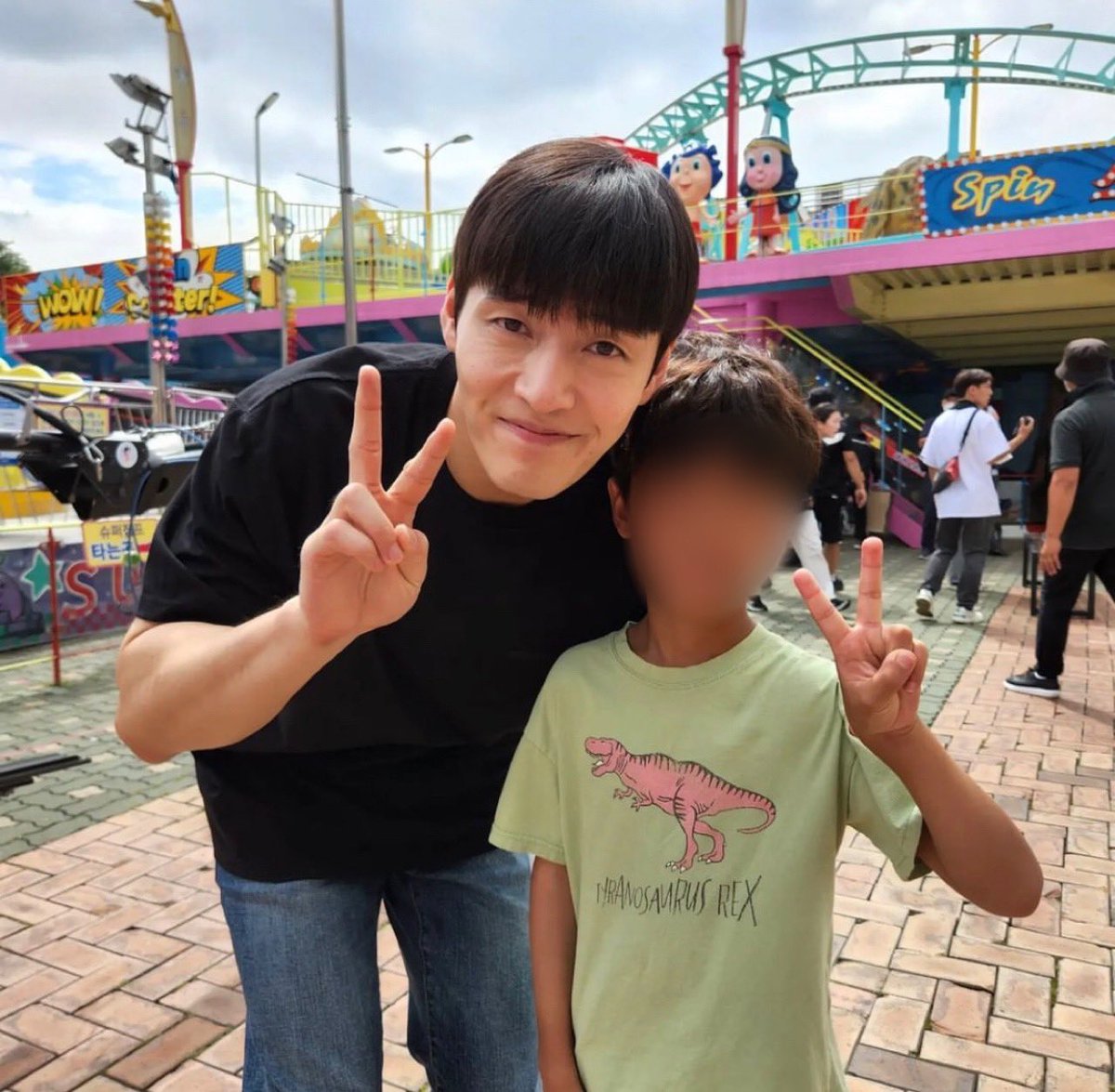 sky_n_moon's tweet photo. 220825 #강하늘 드라마 커튼콜 배우 셀카 인별
https://t.co/P2GeEPDcBc

다정해 .... 💗 https://t.co/GOUNqFguNZ