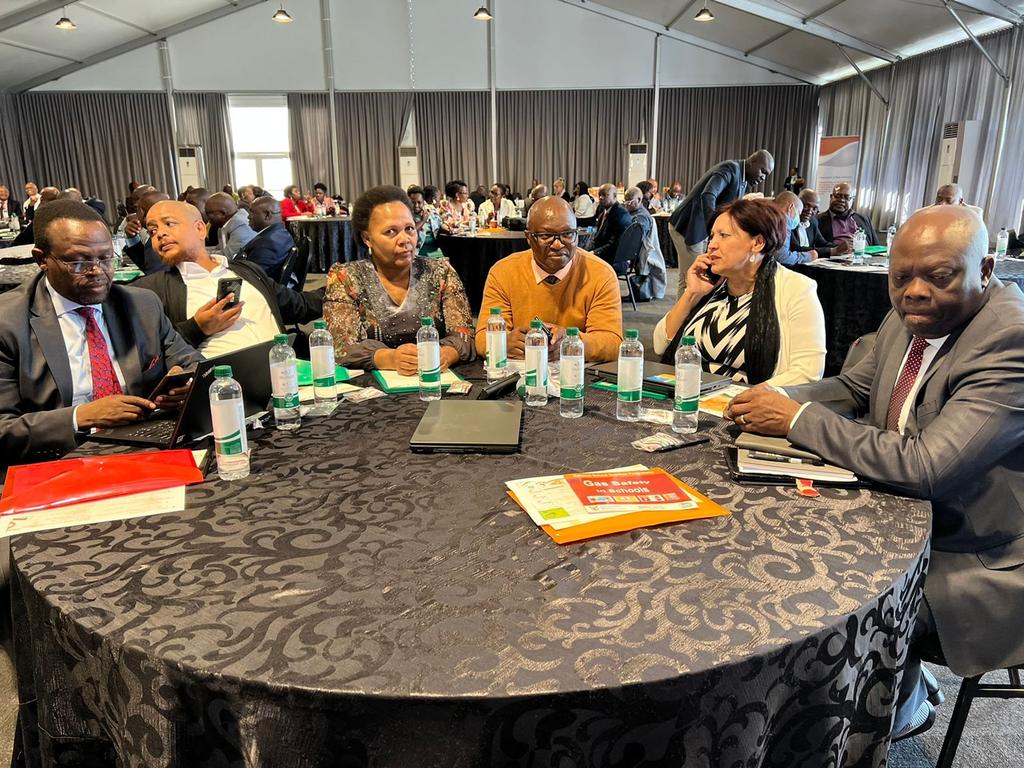 DBE_SA's tweet photo. The Deputy Minister of Basic Education, Dr @ReginahMhaule, is chairing Day 1 of #DDMLekgotla, and has emphasised the need to introduce and institutionalise the District Development Model in the basic education sector. https://t.co/kNZIac4M8r