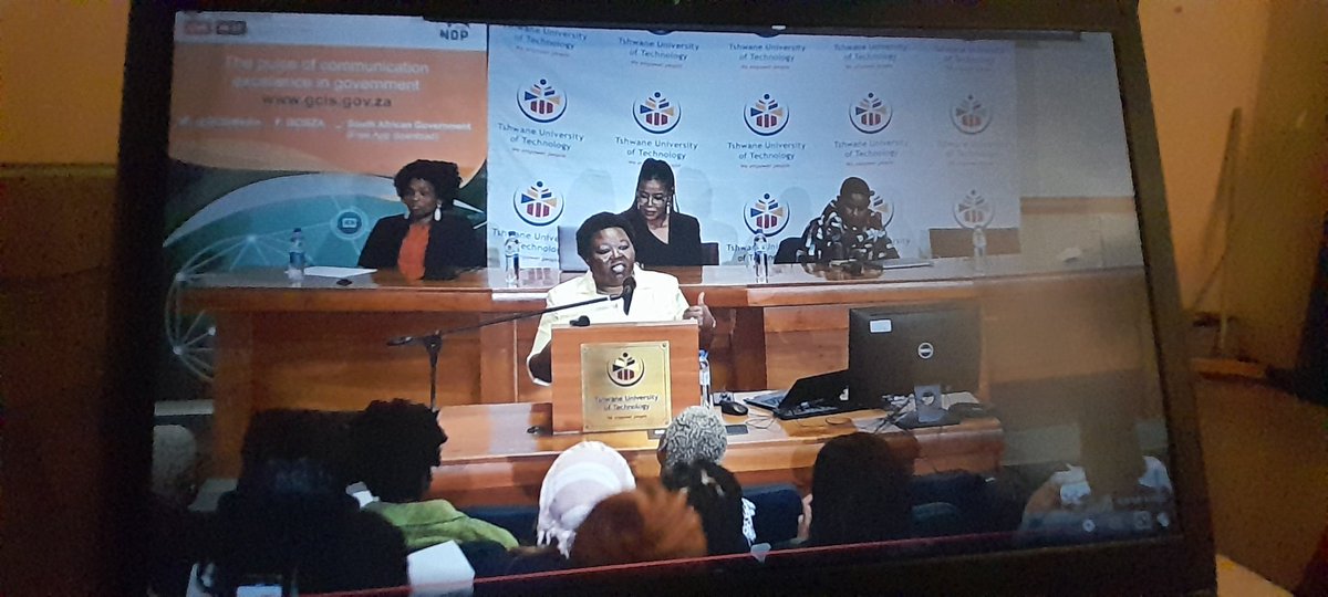 Nthabiseng243's tweet photo. "Journalists carry the hopes of the citizens of this country and also empower citizens, they know how to write when it comes to content that the government mostly struggles with, they know how to make it understandable", said Phumla Williams.
#TUTJourn2022
#TutGCISWomeninMedia https://t.co/KRnbDgvTkf