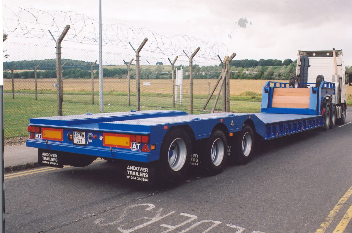 AT_Limited's tweet photo. #throwbackthursday to 2003 with an Andover DFHNCL80 lowloader, wonder if the trailer is still in service today? #Lowloaders #HeavyHaulage @VolvoGroup https://t.co/JEoOryP0z6