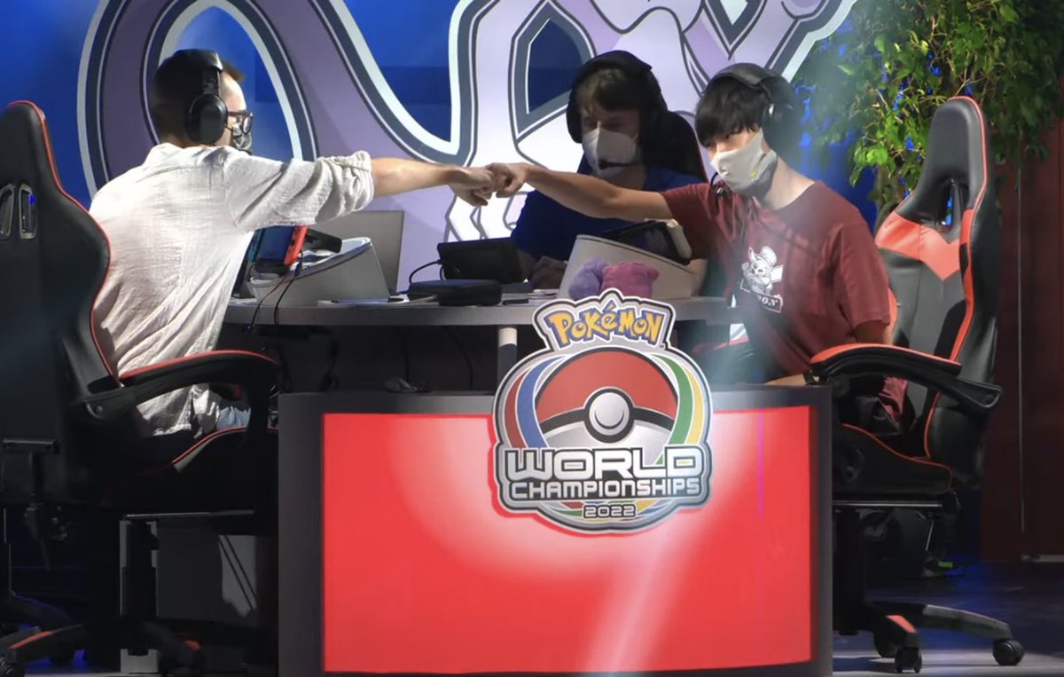 neko2_315's tweet photo. ポケモンの世界大会inロンドン
Day2からの参戦で結果は3-4の67位！
とにかく会場の盛り上がりが最高すぎた🔥来年日本開催やし、絶対勝って行く！

同じ部屋で1週間共に生活してくれた、たくまる、コウヘイさん特にありがとう！！
#WCS2022 #ポケモン剣盾
#エクセルロンドン https://t.co/QqoGItmrQU