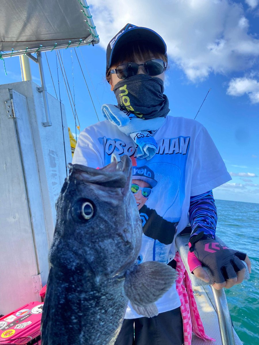 yukie_t25's tweet photo. ピンクウェーブホログローゼブラで丸々太ったクロソイ
元気なクロソイはガツンときた瞬間根に潜ったけどその後の駆け引きが面白い
#ECLIPSE
#エクリプス
#HOWERULER
#ハウルーラ
#TEMMINCK
#テミンク
#ブルーフック https://t.co/v1AGEVbNZO