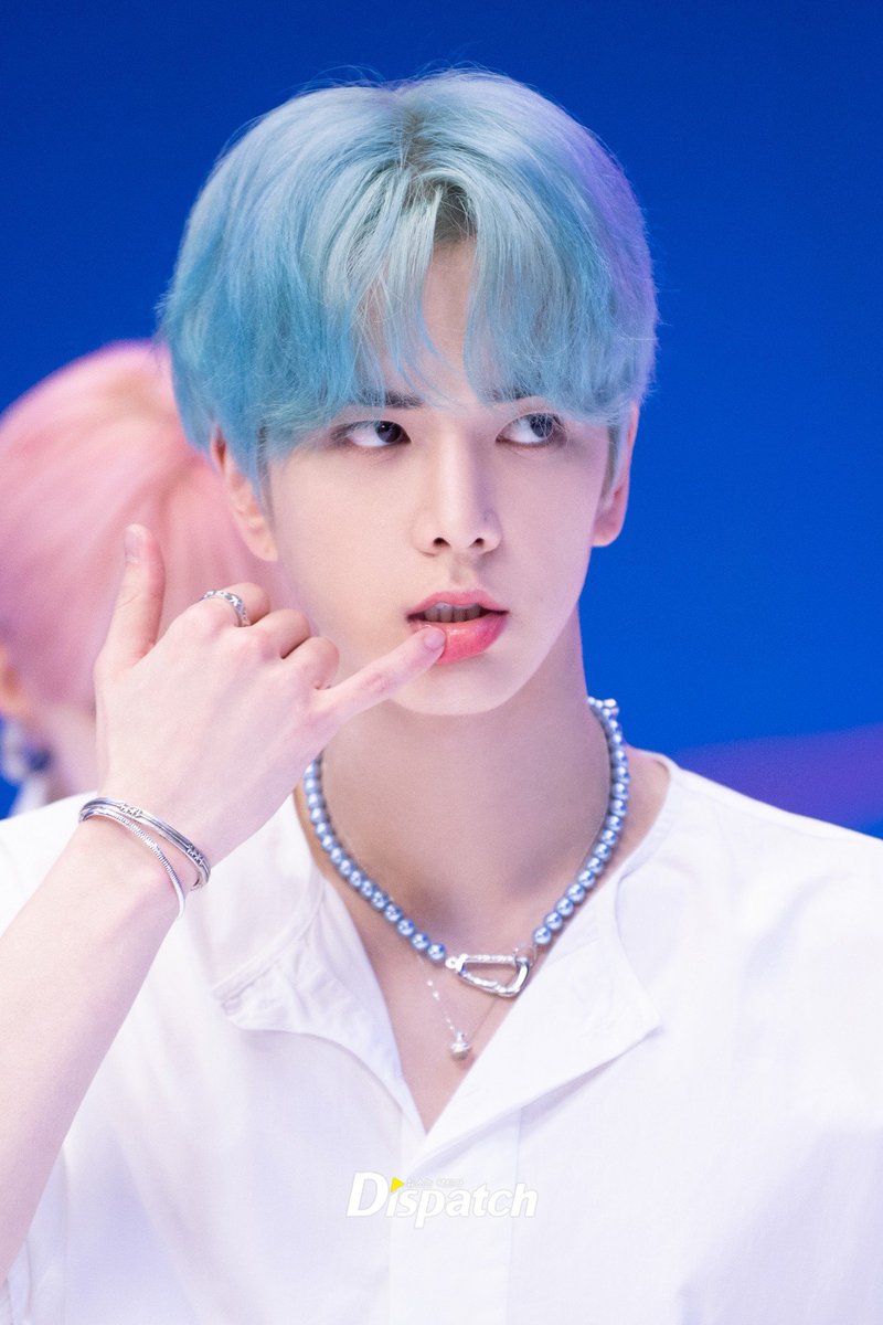 younaghoon's tweet photo. in gradation of cotton candy i yield the perfect gestures for the music video. still a perfect blue, the behind pictures of whisper is here that catch me all of a sudden. https://t.co/frDNCh7nzS