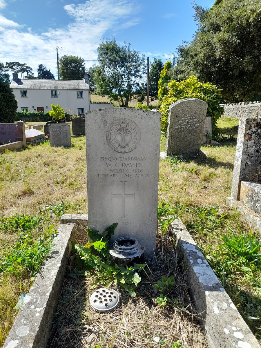 Wales_Battles's tweet photo. A lone war grave in St Iltyd's churchyard. Guardsman Wyndham Chatteron Davies died of a fever after an illness in hospital in Ruthin in North Wales. His body was repatriated to be buried close to his family. #ww2 #cwcg https://t.co/mxZGxpbj4k