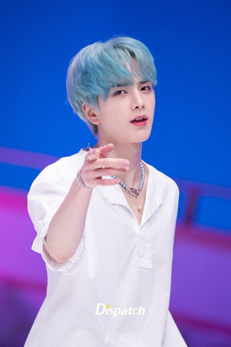 younaghoon's tweet photo. in gradation of cotton candy i yield the perfect gestures for the music video. still a perfect blue, the behind pictures of whisper is here that catch me all of a sudden. https://t.co/frDNCh7nzS