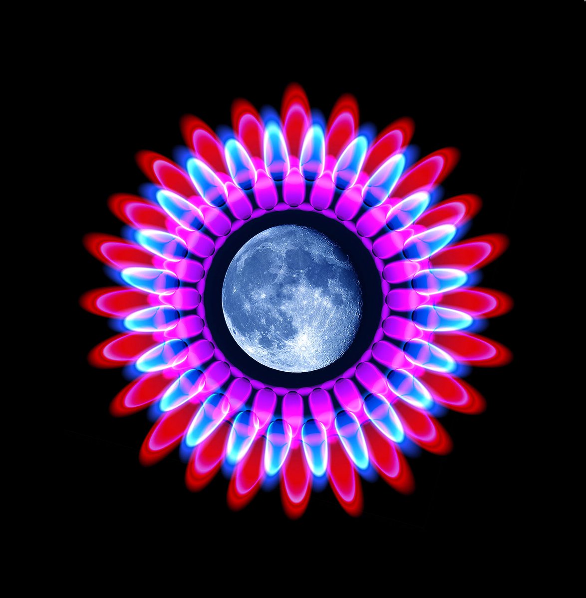 My moon
#ranashojapour #visualart #pohotomanipulation