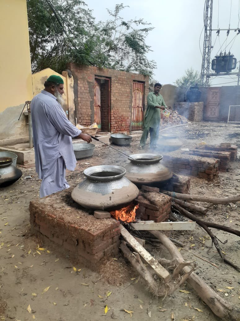 Shanzaf's tweet photo. Thanks to generous donations, we have distributed 200 ration bags to families in villages of Darbelo and Gopand in Naushero Feroze, Sindh. This is coupled with provision of cooked food thrice a day, medicines, mosquito nets etc. 

More is required! Please inbox to donate!! https://t.co/Qe8c0VEtUS