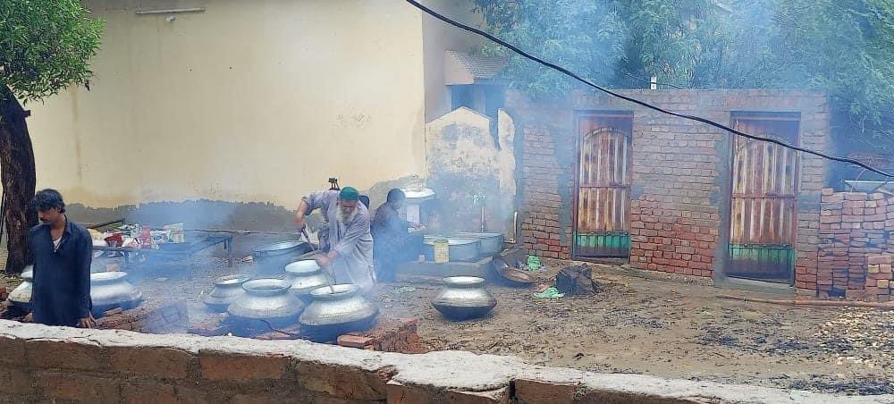 Shanzaf's tweet photo. Thanks to generous donations, we have distributed 200 ration bags to families in villages of Darbelo and Gopand in Naushero Feroze, Sindh. This is coupled with provision of cooked food thrice a day, medicines, mosquito nets etc. 

More is required! Please inbox to donate!! https://t.co/Qe8c0VEtUS
