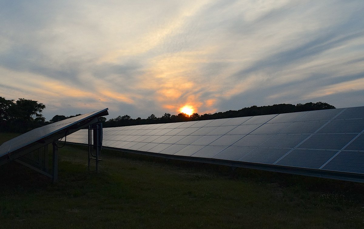 NithiaCapital's tweet photo. Traditional steel production uses large amounts of #fossilfuel energy to generate the temperatures needed. #Solarpower has the added advantage of being the lowest cost power in #India today as well. https://t.co/0D0xt0yqpe