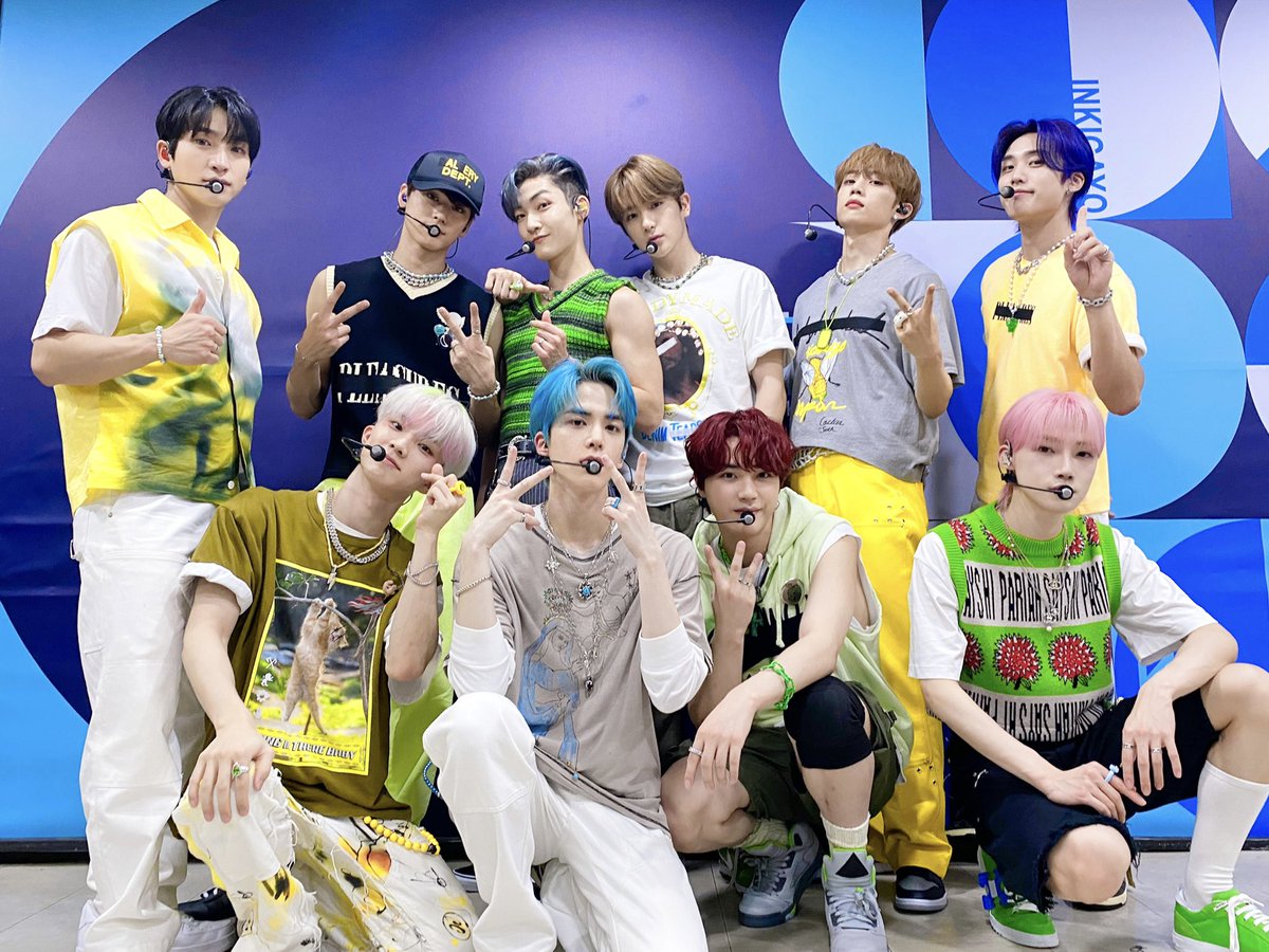 younaghoon's tweet photo. diverse of colors we bring on the first week of broadcast with whisper's comeback. the inkigayo stage is completed, more rousing with me as the special mc. https://t.co/TiiN3oYGJf