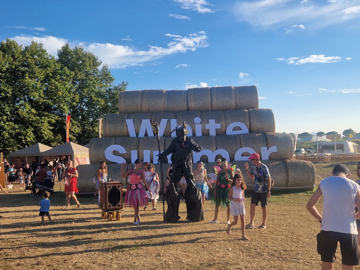 EnglishSummerSA's tweet photo. Esta semana estamos en el festival #whitesummer de la Costa Brava. Ven a disfrutar de la música, el buen ambiente y participa en el sorteo de un campamento gratuito para 2023!🥳 #summercamps #englishsummerrocks https://t.co/jDcg64lZbW