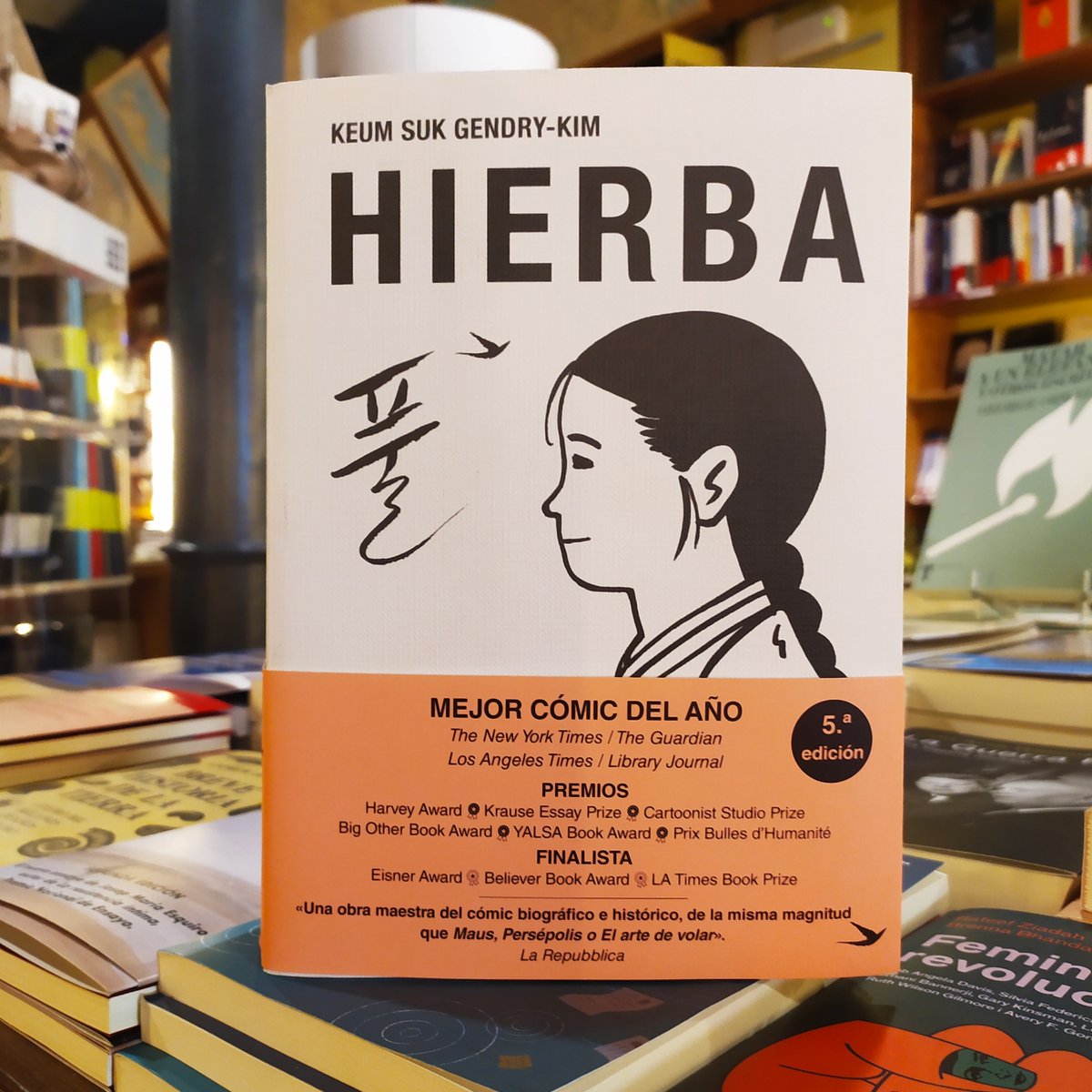 A 'Hierba' (<a href="/ReservoirBooks/">Reservoir Books</a>), millor còmic de l'any segons The New York Times, Keum Suk i Gendry-Kim expliquen la història real d'una jove coreana que durant la guerra del Pacífic va ser explotada sexualment per l'exèrcit japonès. Una obra magnífica.

📚 altair.es/cat/libro/hier…