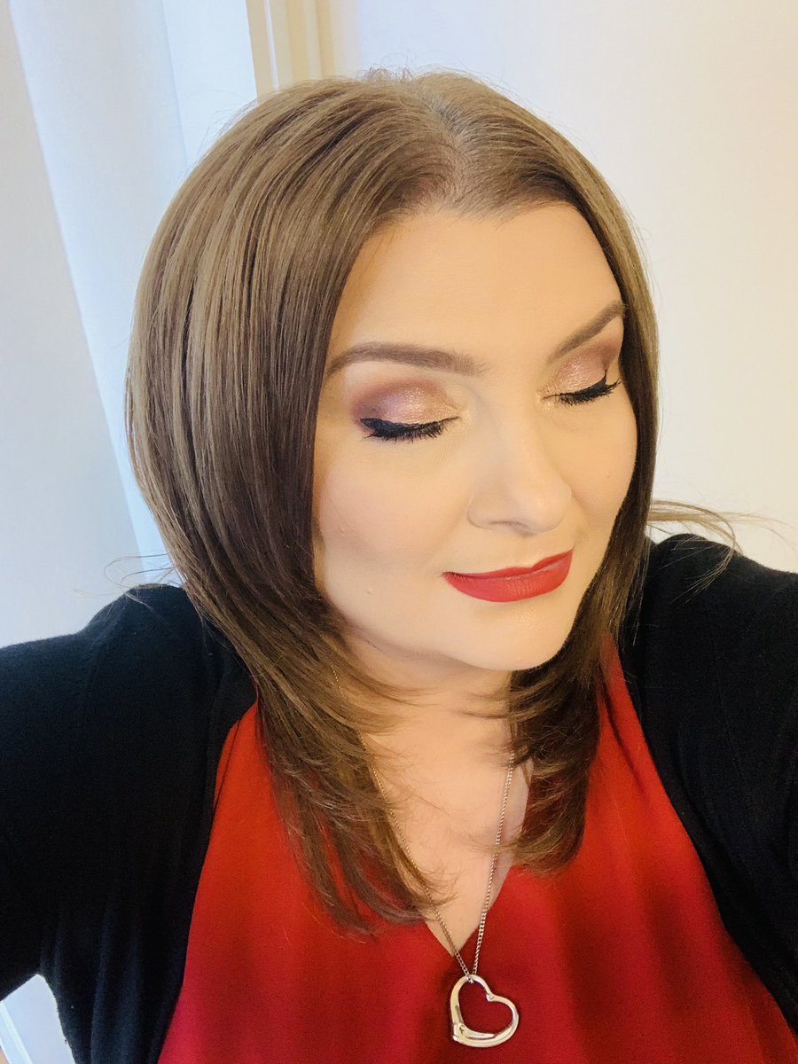 ves_gp_mua's tweet photo. #makeupoftheday #makeuplooks #makeupmess 
On Thursday we wear Red💄💋 Hope everyone is having a great day as we cruise into the weekend #pinuplook 
All the deets are in my IG post
❤️❤️❤️
https://t.co/4bLrZADTgY https://t.co/Faozn7WWEr