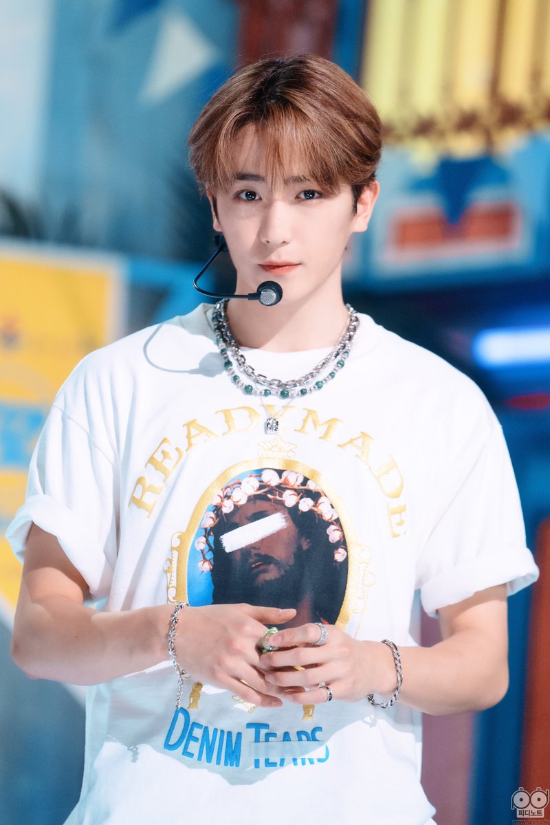 younaghoon's tweet photo. smooth in taste by pd note on inkigayo. i also granted a brief surprise for the b that i write sincerely on my palm to present loving moment with a whisper. https://t.co/4s7lpn6F5k