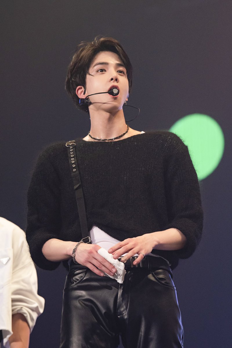 younaghoon's tweet photo. someone's couth was sacred from universe's concert, uni-kon. take a proper view on behind the scenes pictures who rock the stage and drive the b crazy. https://t.co/UKSa9RiG5b
