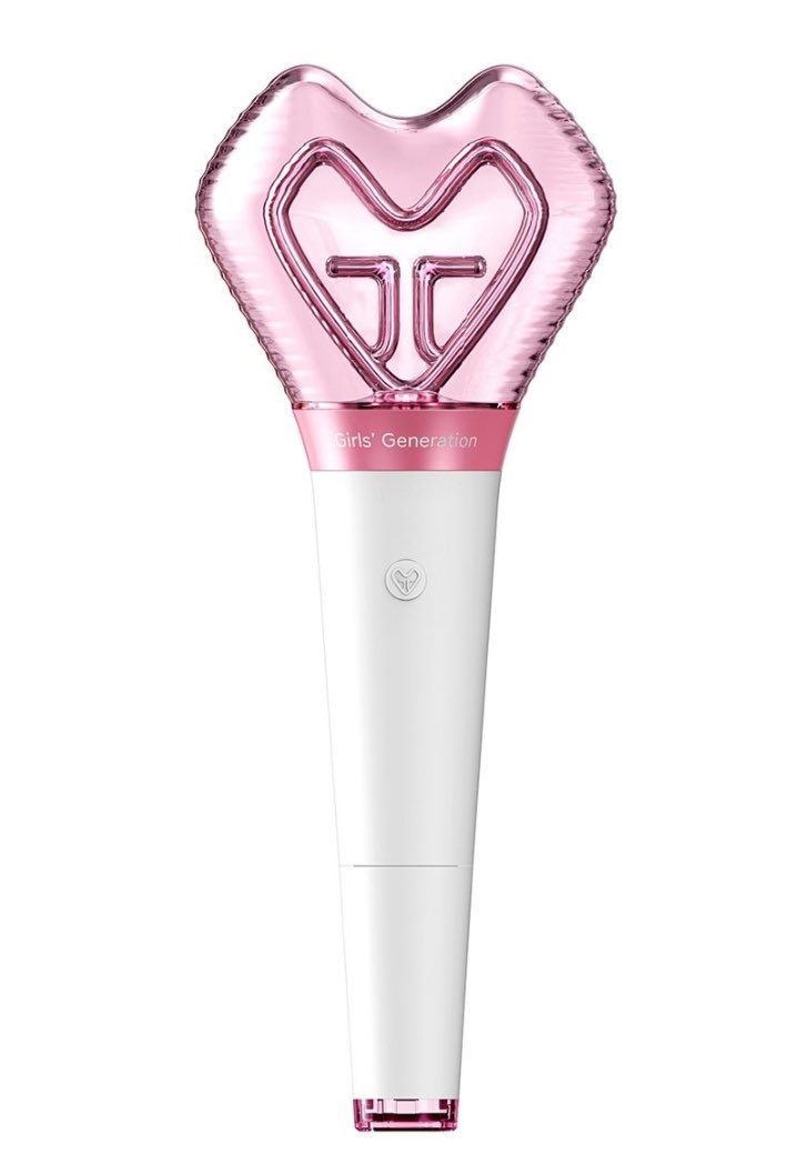 팬미팅 및 단독 콘서트 반입 가능한 응원봉 안내 

현장에서 예쁘고 다양한 응원봉 이벤트가 진행될 수 있도록 가능한한 공식 응원봉 지참을 권장하며, 응원봉 연출에 방해되지 않도록 타 응원품은 반입 자제 바랍니다.

       경광봉 불가❌               공식 응원봉 가능⭕️