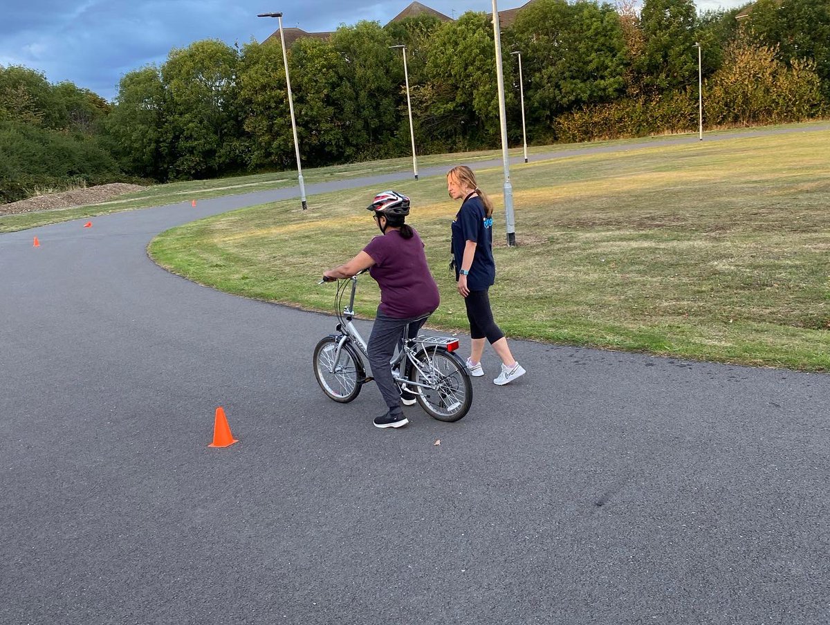MinibikersUk's tweet photo. Yesterday we were at the Leicester Cycle Circuit helping adults #learntoride 🚴‍♀️ At the end of each session, participants were able to ride independently 👏
Thanks to @CyclingUK_EMids and @wearecyclinguk for funding these sessions 👍 
#adultcycling #rideleicester #minibikers https://t.co/BPDUB2d1I7