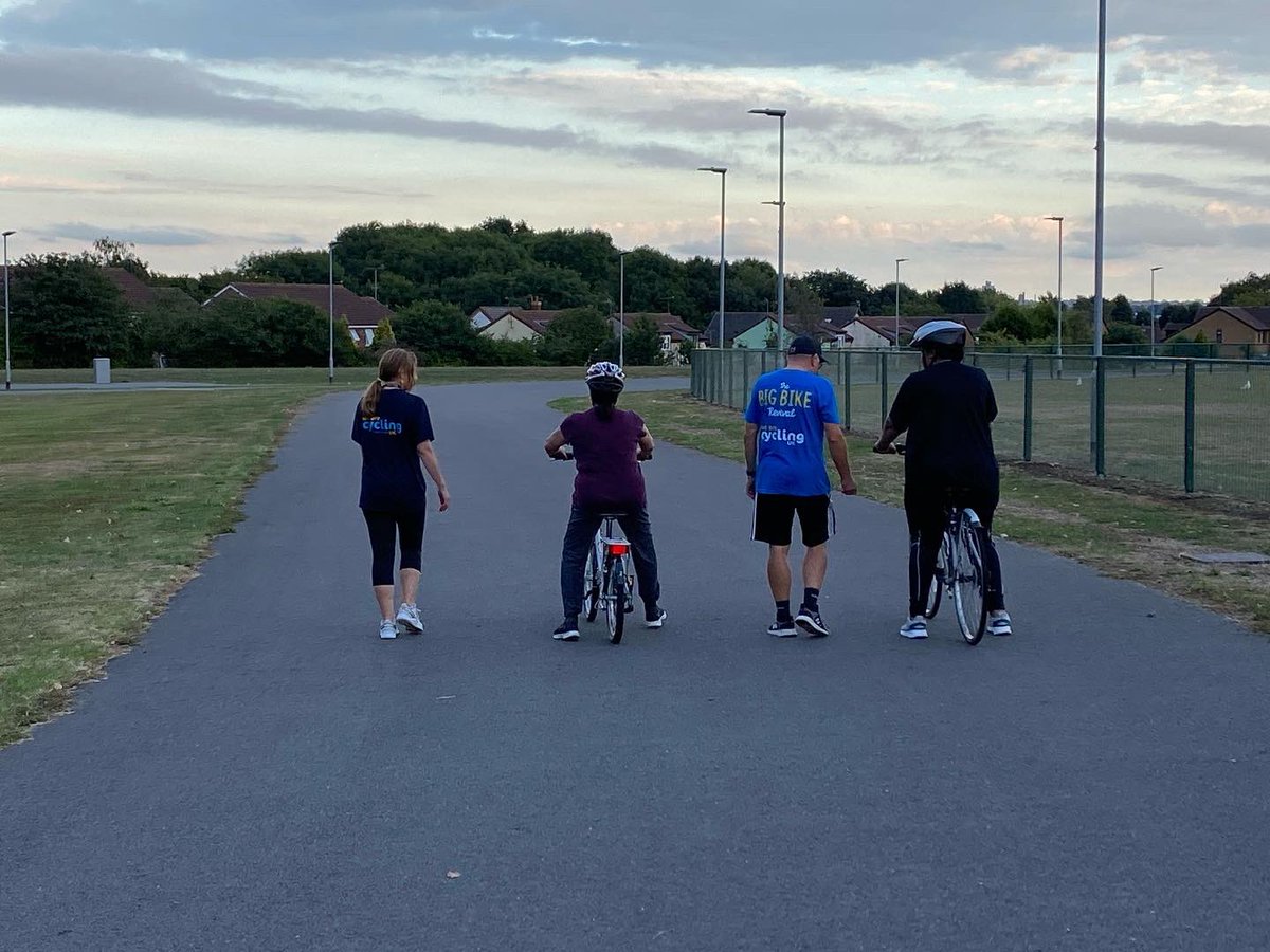 MinibikersUk's tweet photo. Yesterday we were at the Leicester Cycle Circuit helping adults #learntoride 🚴‍♀️ At the end of each session, participants were able to ride independently 👏
Thanks to @CyclingUK_EMids and @wearecyclinguk for funding these sessions 👍 
#adultcycling #rideleicester #minibikers https://t.co/BPDUB2d1I7