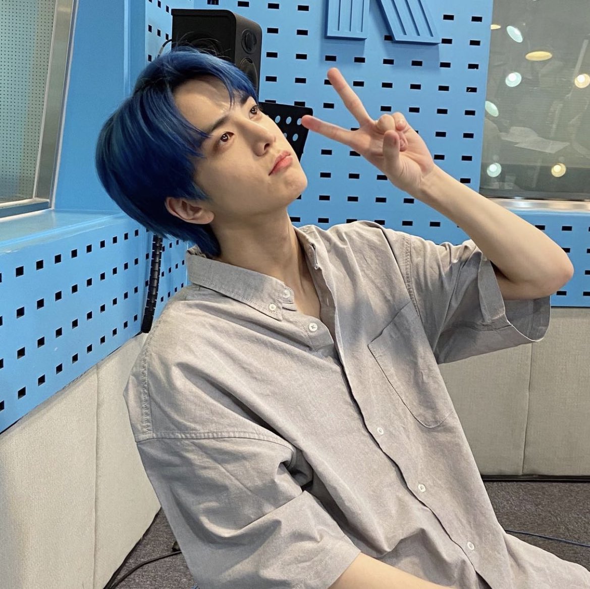 younaghoon's tweet photo. turn on your signal as i'm radiating the love for the b! by 10.77 power fm on choi hwajung's power time schedule, receive the best moment with us while about to on air. https://t.co/zmzgA7iPCW