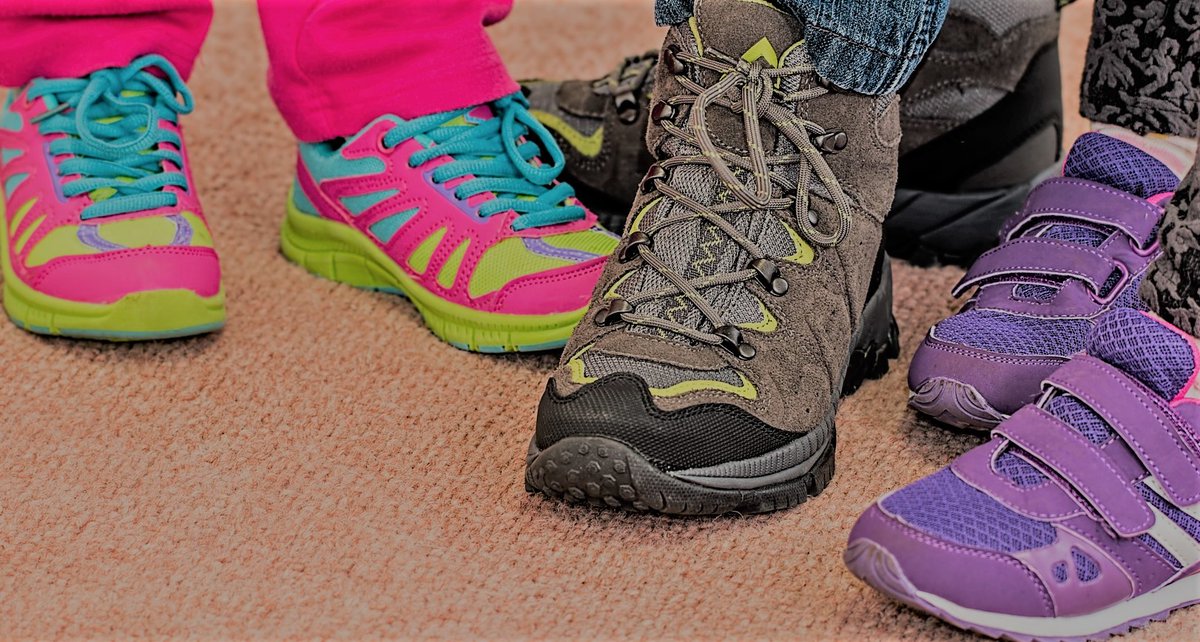 👟Mañana damos zapatilla en San Martín del Rey Aurelio

📢Llegan los #ViernesSaludables

🏥Centro de Salud de #Sotrondio
🕙9:50 h
👣Ruta de Sienra 4,5km
🏞️Dificultad baja🚶🏻
🧓🏼👩🏻‍🦰👦🏼Apta para todas las edades
Ropa y calzado cómodo, agua y🧴🧢

🔃 Rúlalo
#AtenciónPrimaria #CuidaDeTi