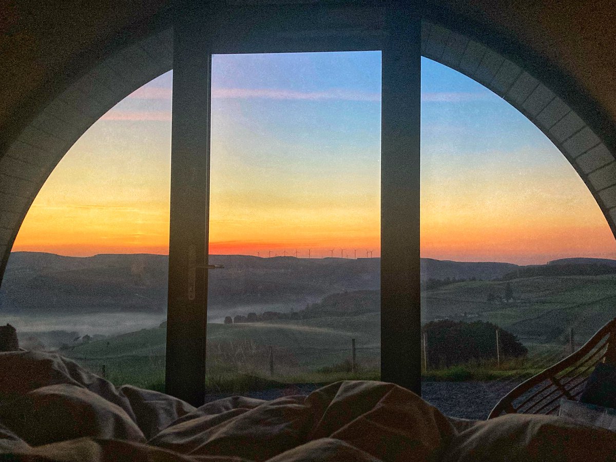 RuralphotoUK's tweet photo. Sunrise in a glamping pod ☀️ #HillheadFarm #Auldgirth #Summervibes @AuldgirthCC https://t.co/fvOHte88ig