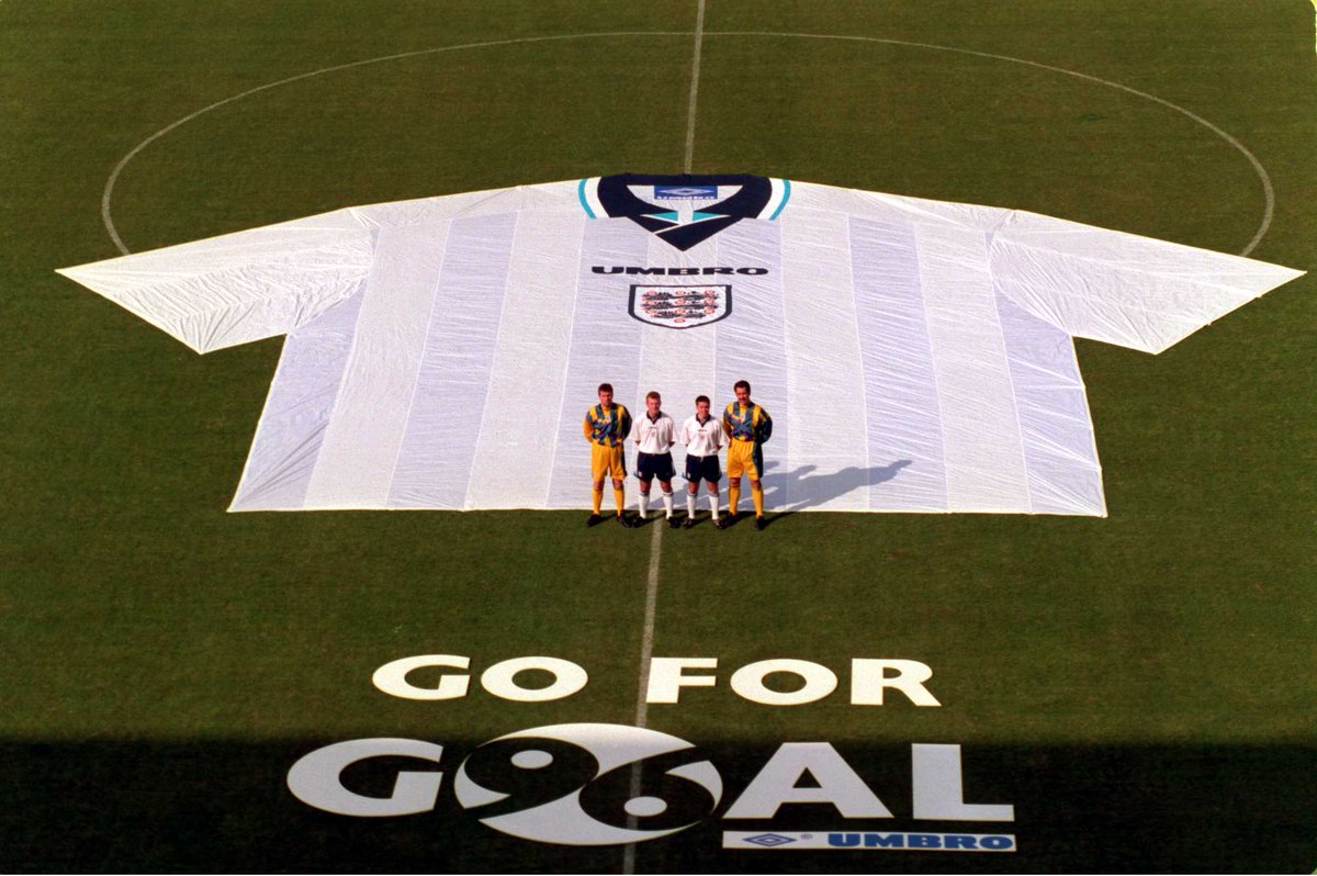 90sFootballGuy's tweet photo. This new England kit still isn't baggy enough for my liking... https://t.co/IQsxz1ZqIu