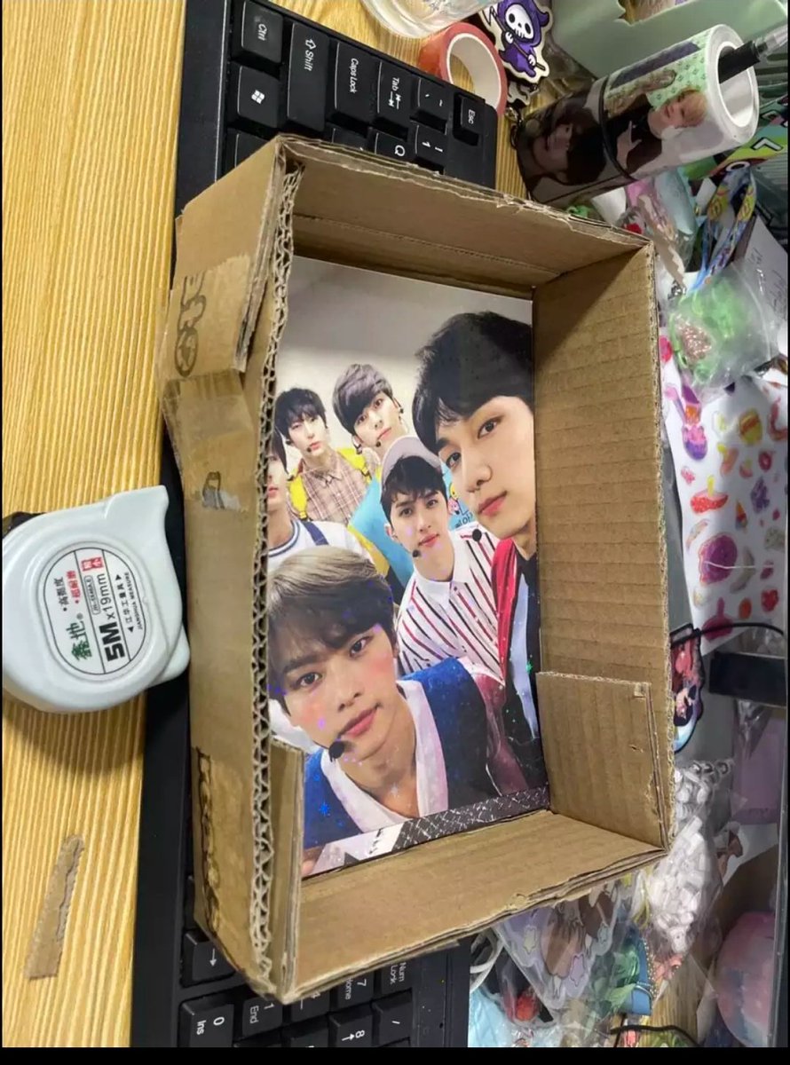 Shipping Update for VIXX GOODS
 Because the posters could not fit the 1 KG box or the 1.5 KG box due to their height, we have ordered flat boxes for safe delivery 🌟❤️ Shipping of all orders is pushed back 3 working days🙏 resume on Monday. We apologize for this inconvenience 🌟